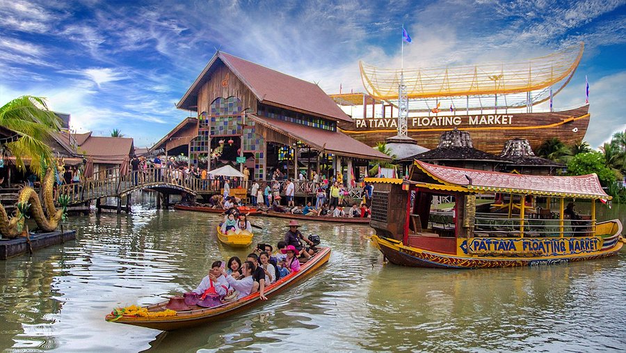 Pattaya Four Regions Floating Market